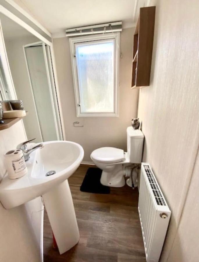Отель Swift Loire Jaywick Sands Экстерьер фото
