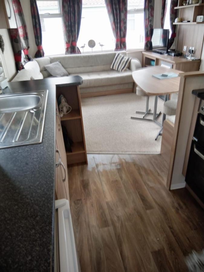 Отель Swift Loire Jaywick Sands Экстерьер фото